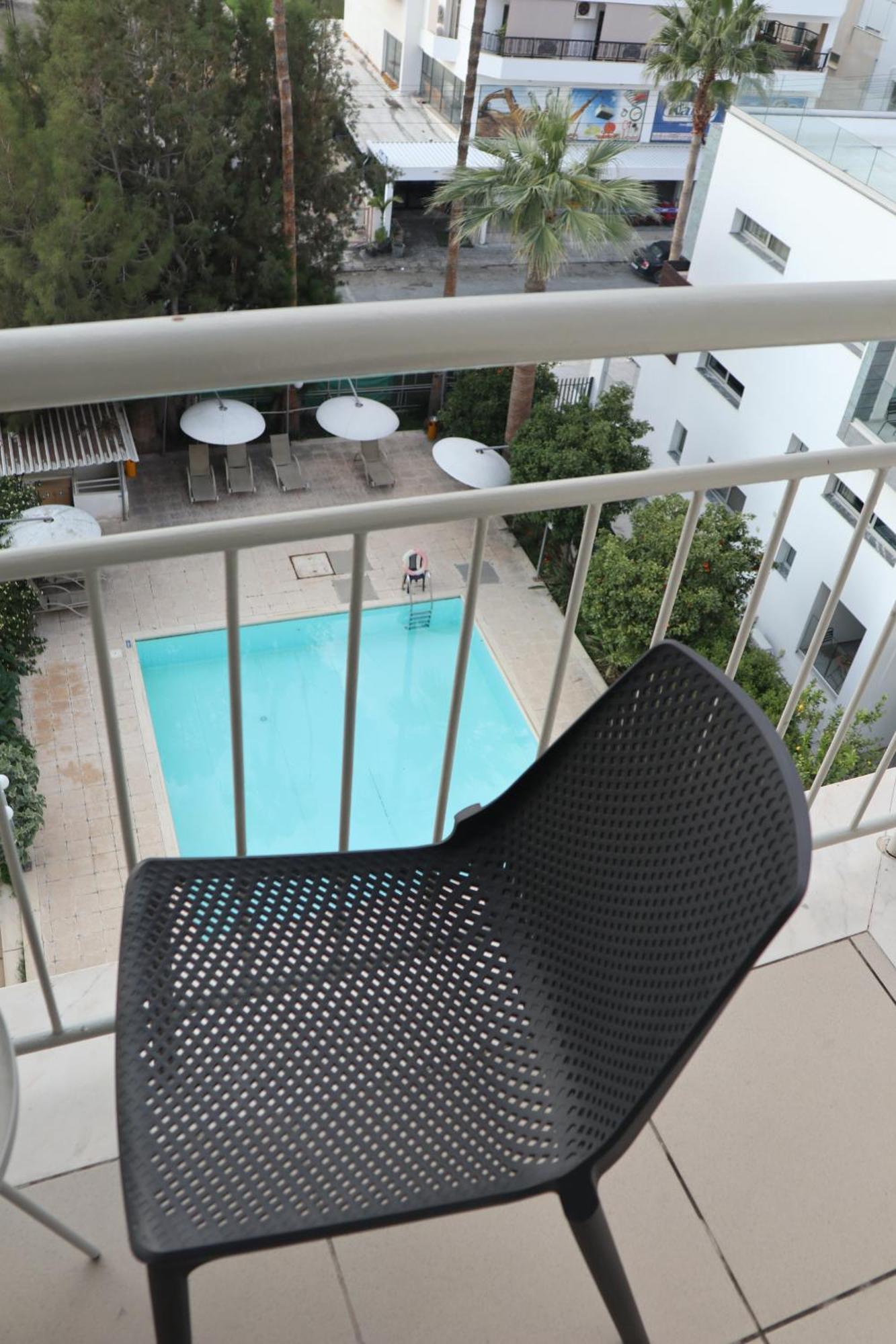 Sunflower Hotel Apartments Larnaca Extérieur photo